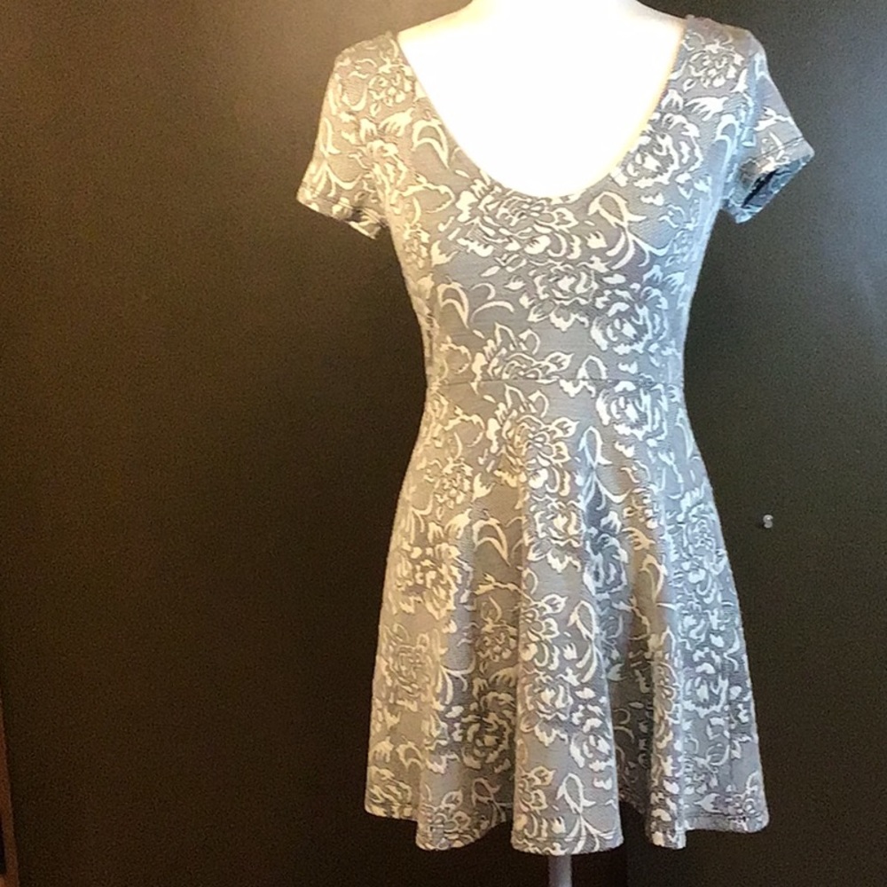 Forever 21 Size XS ~ Adorable Little Black & White Cocktail Dress ~ Open Back!